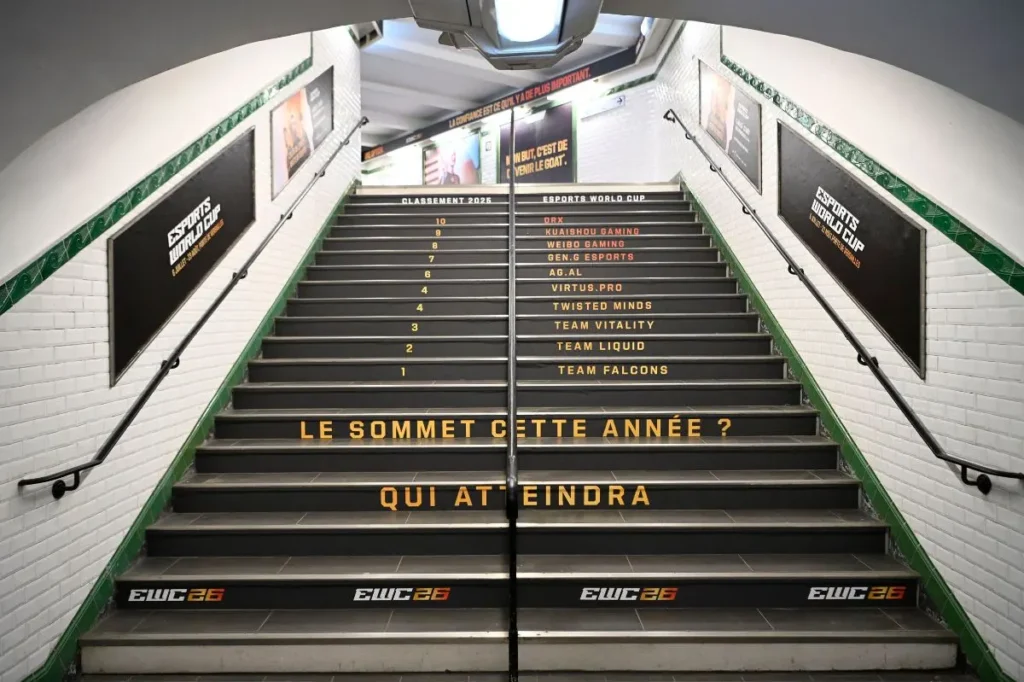 Affichage publicitaire événementiel dans les couloirs à Porte de Versailles