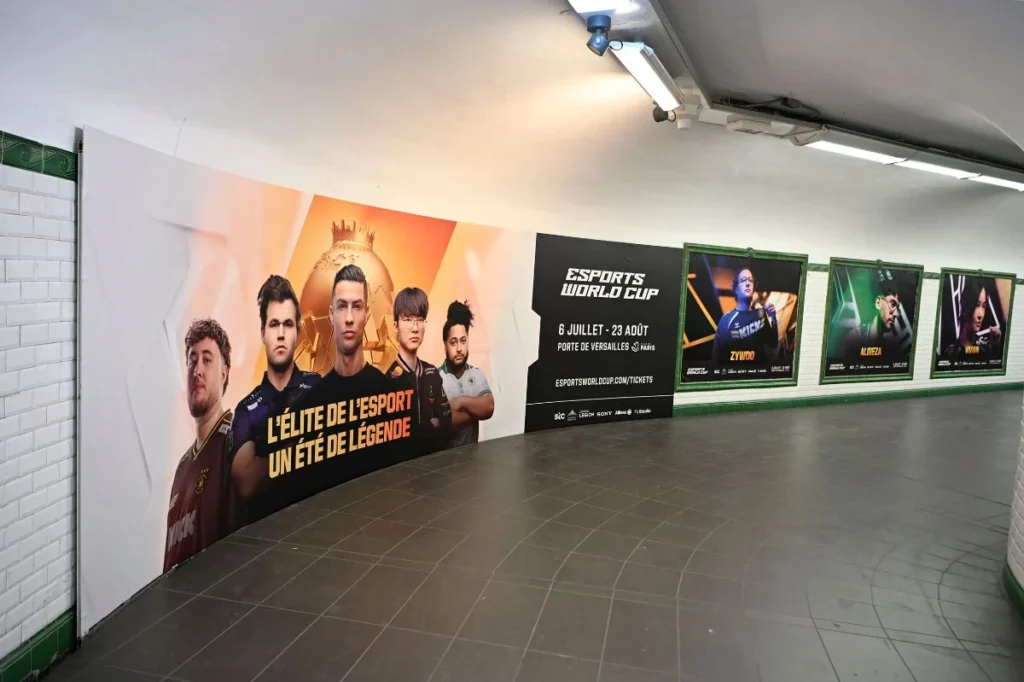 Affichage publicitaire 6m² dans les couloirs du métro parisien