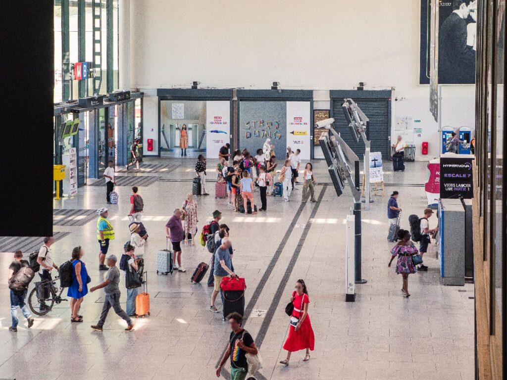 Affichage publicitaire événementiel dans la gare de Lyon Part Dieu