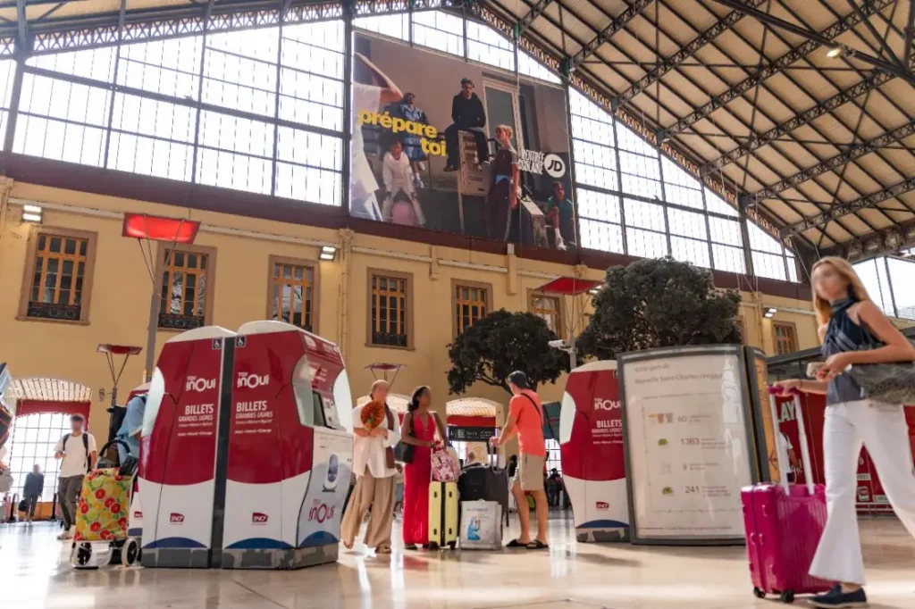 Affichage publicitaire événementiel dans la gare de Marseille Saint Charles