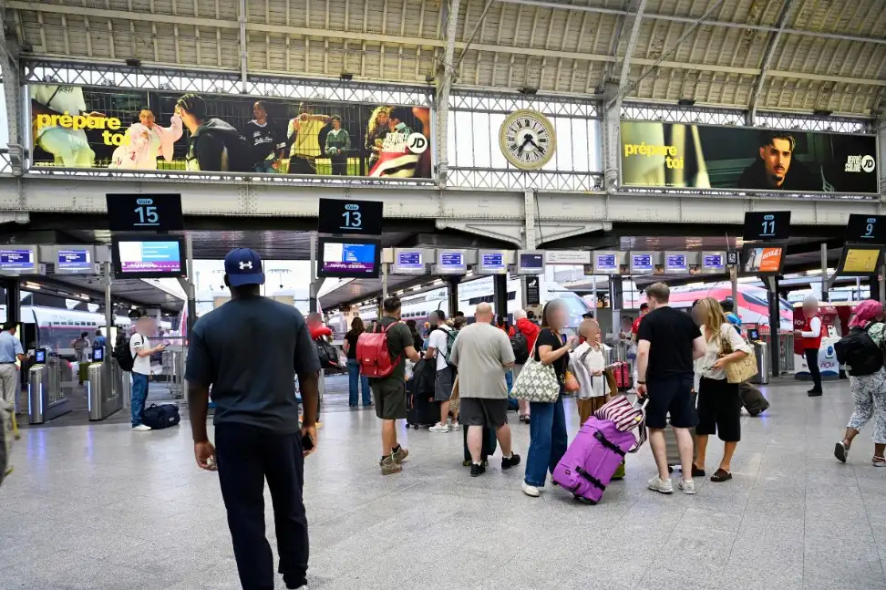 Affichage publicitaire événementiel dans la gare de Lyon