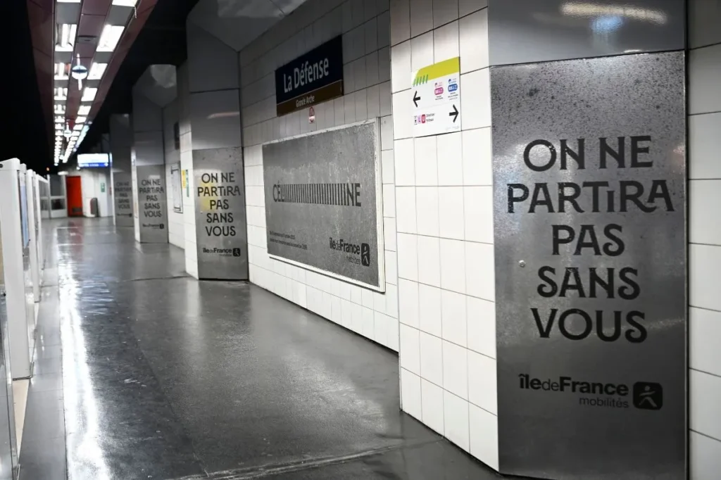 Affichage publicitaire événementiel dans à la Défense Grande Arche