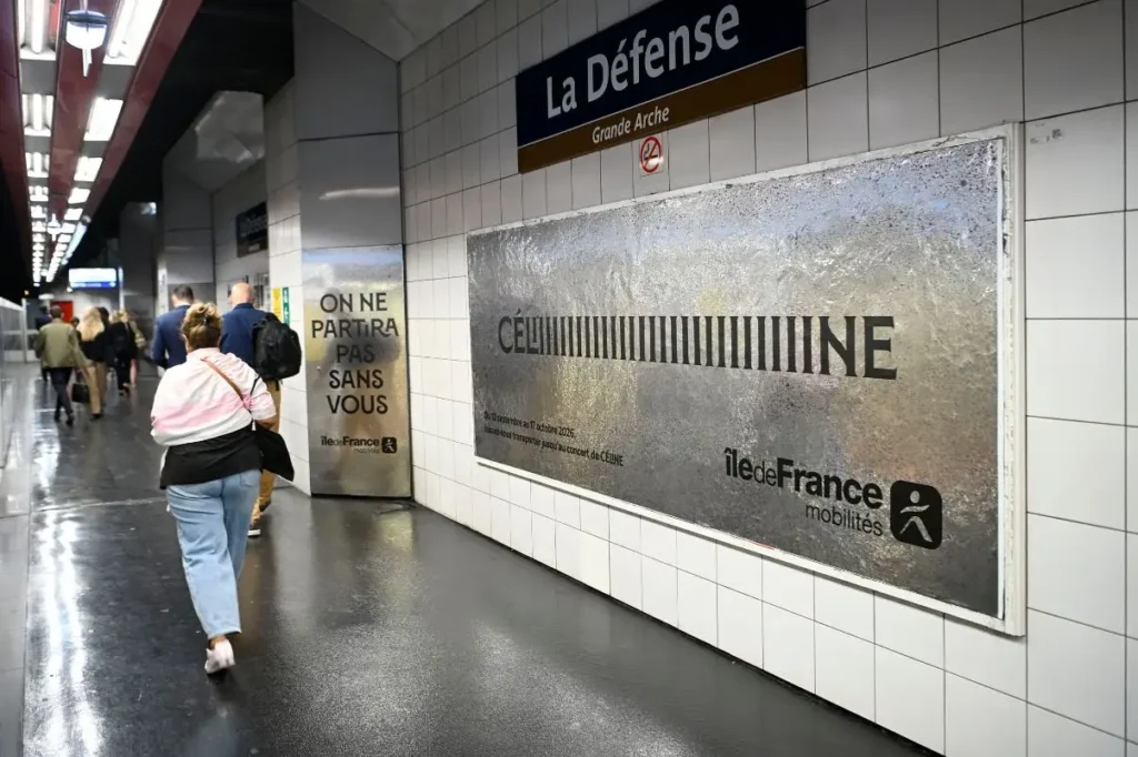 Affichage publicitaire événementiel dans à la Défense Grande Arche