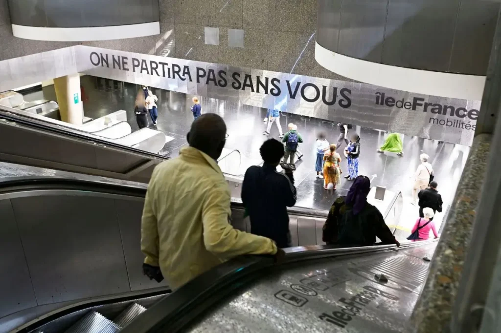 Affichage publicitaire événementiel dans à la Défense Grande Arche