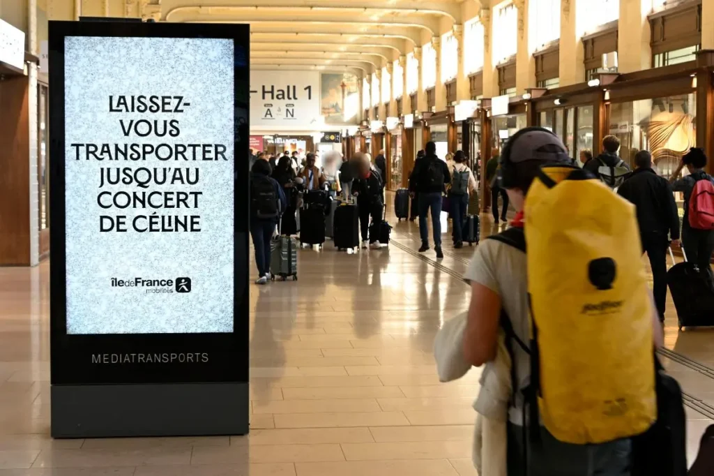 Affichage publicitaire DOOH dans en gare à Paris